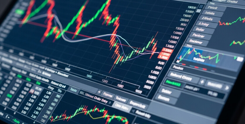 ¿Cuál es un ejemplo de un servicio ofrecido por una correduría que puede mejorar su experiencia de trading?