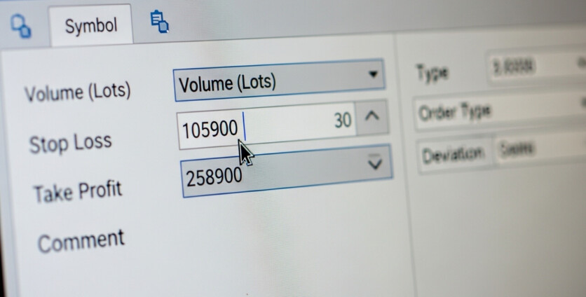 MetaTrader 4: A Comprehensive Guide to Adjusting Lot Sizes